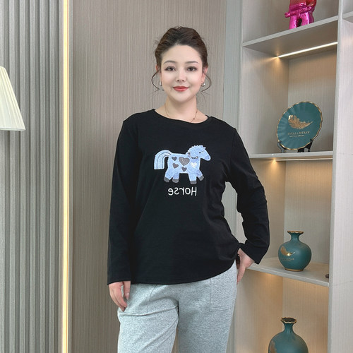 大码女装卡通小马印花长袖T恤女春季新款宽松遮肚打底衫显瘦上衣 - 图2