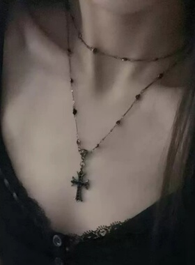 枪黑色十字架项链甜酷辣妹双层叠戴锁骨链女高级感choker颈链配饰