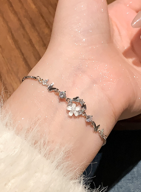 简约四叶草手链女轻奢小众精致ins清冷高级感手饰送女友闺蜜礼物