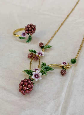 珐琅小花朵树叶黑莓珍珠项链