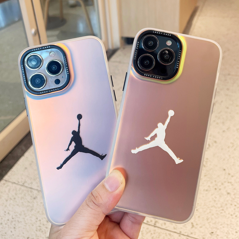 NBA篮球乔丹飞人苹果15手机壳华为mate60pro个性字母/小米14/VIVO/IQOO/OPPO/Reno潮男高级渐变色镭射保护壳 - 图2