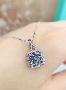 双肩方包款吊坠送女友礼物