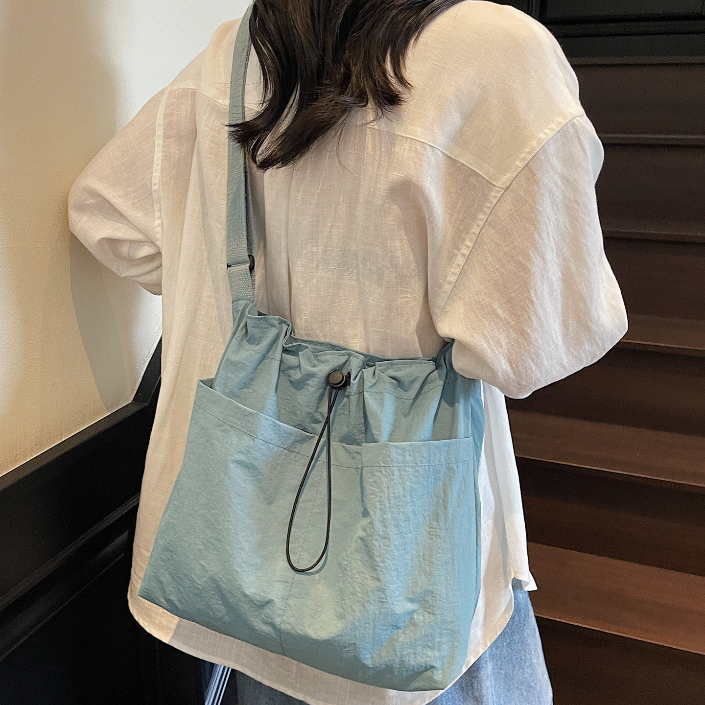 慵懒风抽绳斜挎包女尼龙布休闲运动包包轻便百搭大容量通勤单肩包,淘宝优惠券,粉丝福利购,淘宝优惠卷