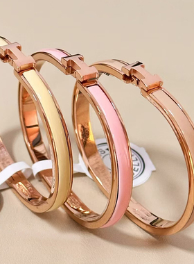 高级感字母手镯女珐琅POP扣宽窄版经典款黑武士情侣手环男不掉色