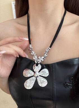 高级感花朵吊坠项链女设计感时髦夸张锁骨链复古甜酷ins风颈链潮