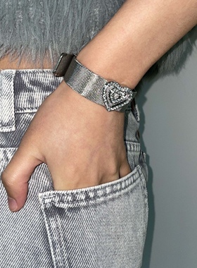 小众设计甜酷辣妹爱心水钻表带手链银色高级未来感y2k可调节手环