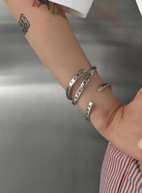 日韩风抖音网红五角星图案手镯女ins简约百搭开口星星手环配饰潮