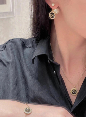 D家字母纽扣CD珍珠吊坠项链女