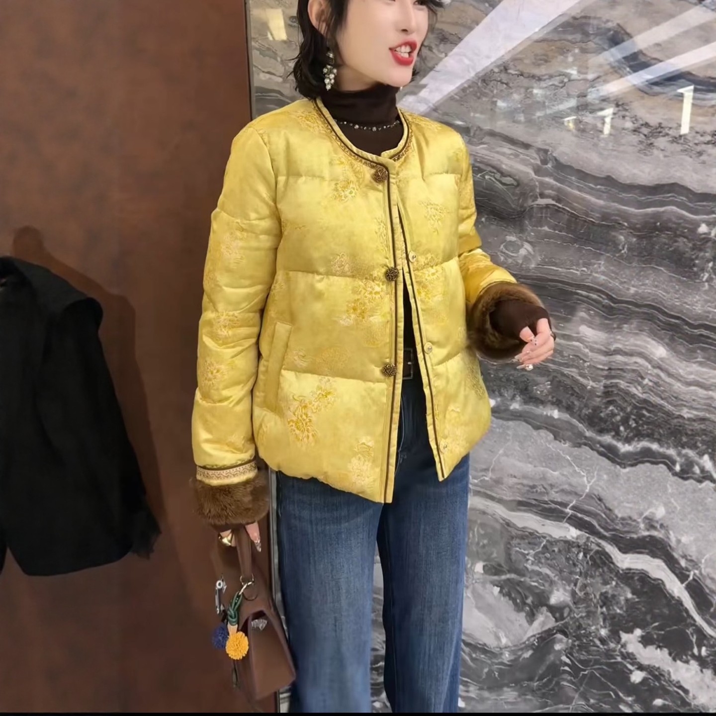 欧洲站2025冬季新款中式钉珠圆领刺绣提花水貂毛袖鹅绒羽绒服外套,淘宝优惠券,粉丝福利购,淘宝优惠卷