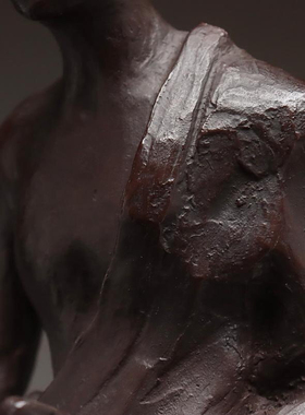 日本金工家长江録弥作骑兵武士铜像，重14.6公斤，高50厘米。