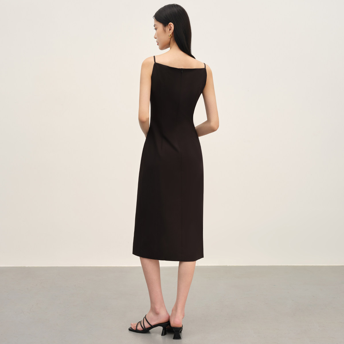 商场同款naivee 23春复古收腰连衣裙 naivee连衣裙