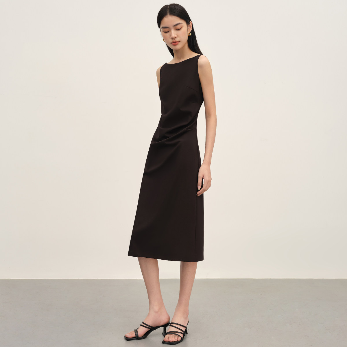 商场同款naivee 23春复古收腰连衣裙 naivee连衣裙