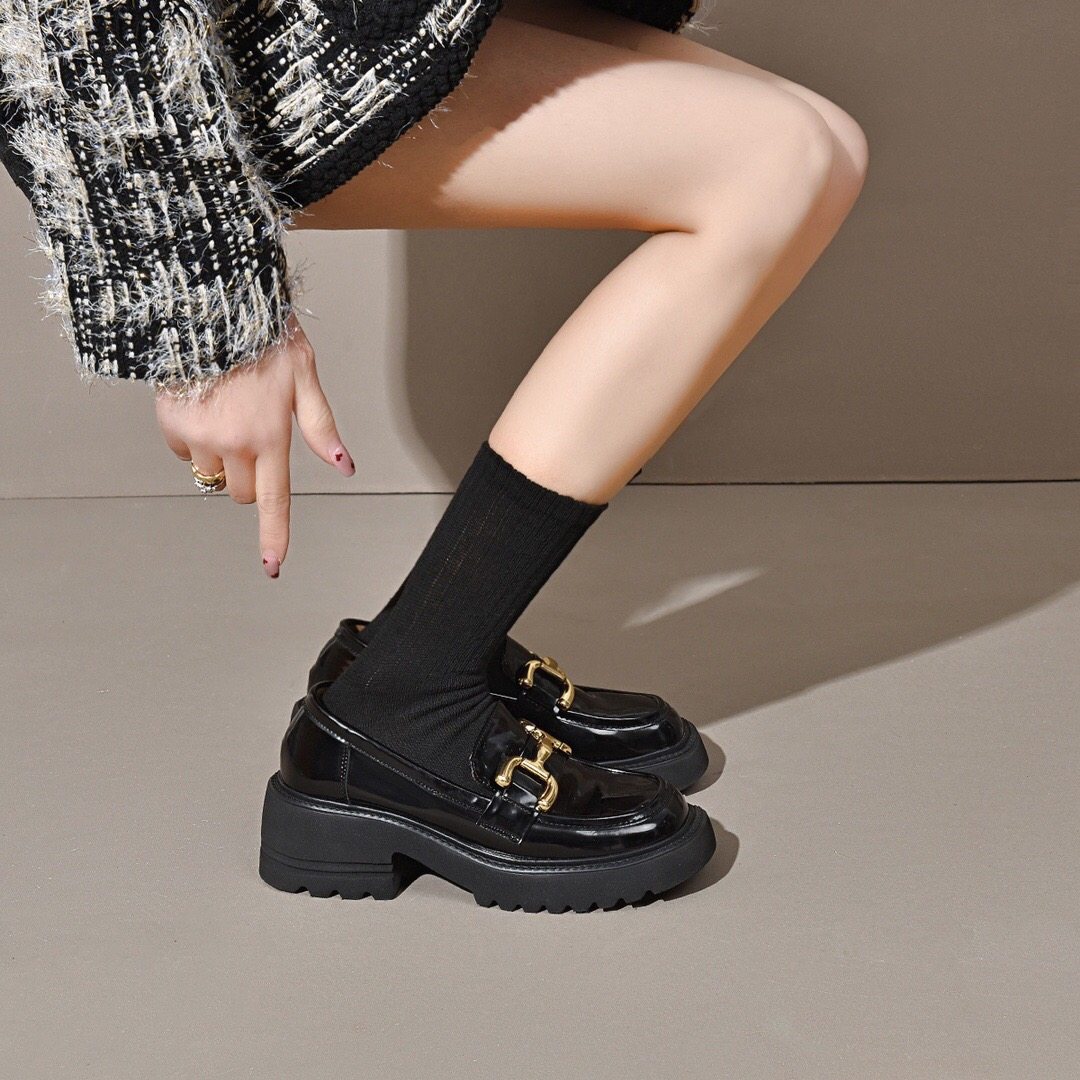 小皮鞋女2026春季新款英伦风牛漆皮金属扣浅口单鞋学院风女乐福鞋,淘宝优惠券,粉丝福利购,淘宝优惠卷