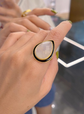 黄铜镀18K金，水晶/玉髓，珐琅