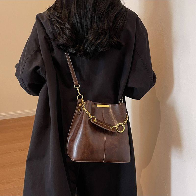 包包女2025新款单肩斜挎包大容量水桶包高级感时尚冬天小挎包,淘宝优惠券,粉丝福利购,淘宝优惠卷