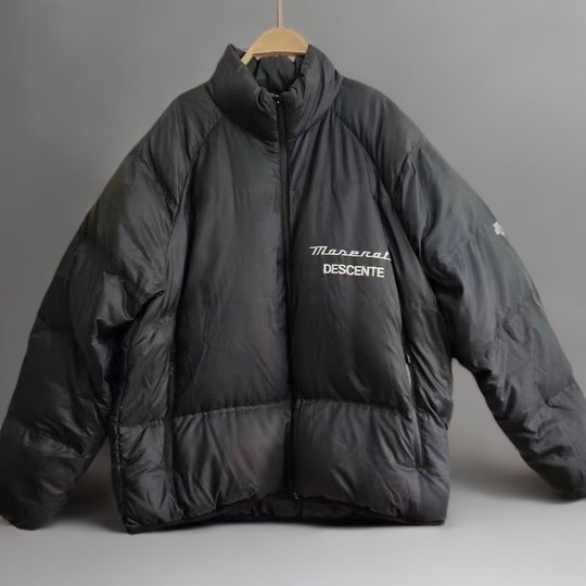 Plumífero sin costuras, despegado, desgomado, reparado y acolchado