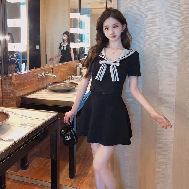 High-end temperament 2025 autumn harvest waist slimming French style