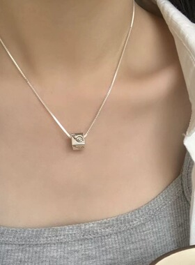 S925纯银笑脸雕刻爱心正方形项链女生素银简约轻奢高级几何锁骨链