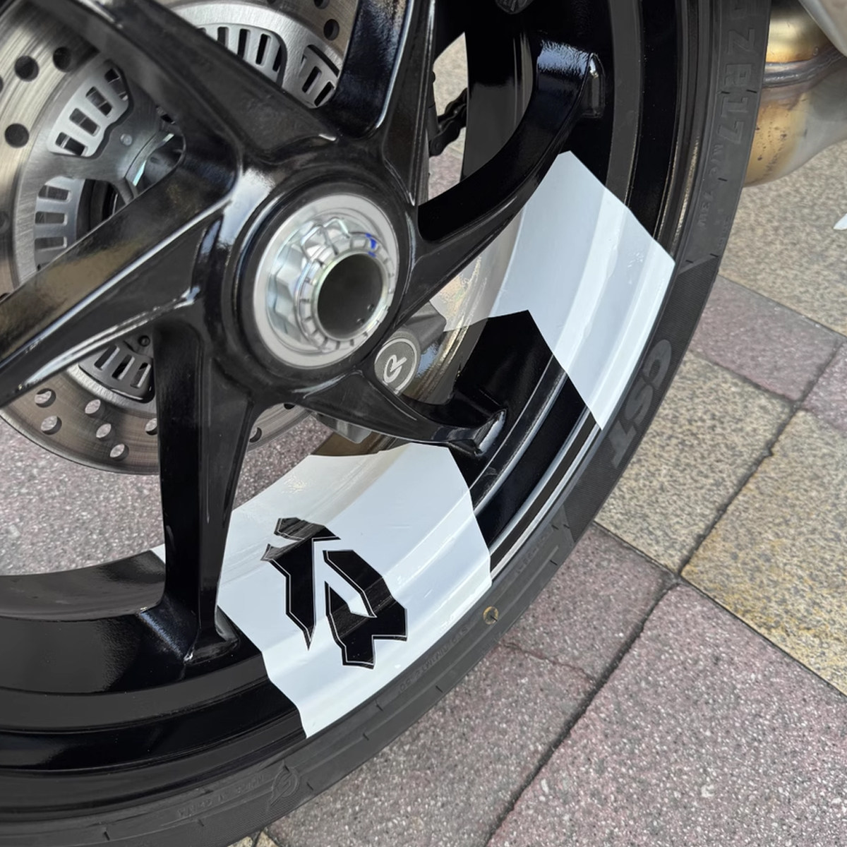 适用张雪500RR改装轮毂贴 防水车轮贴 轮胎贴摩托车个性贴纸配件,淘宝优惠券,粉丝福利购,淘宝优惠卷