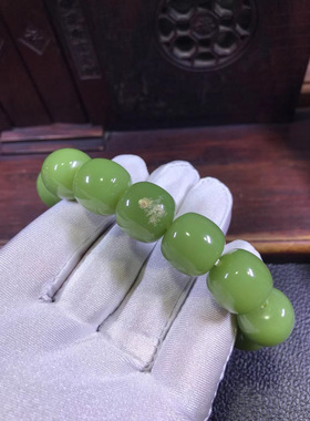 和田玉析木黄绿河磨玉老形珠手链重115克玉净如水没有结构