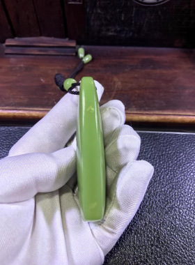 和田玉析木黄绿河磨玉画龙料福牌平安无事牌吊坠挂坠71克厂家直销