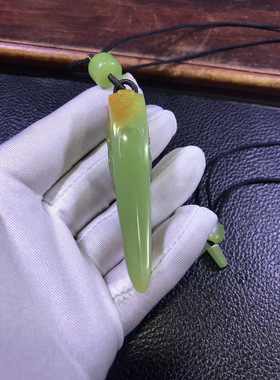 和田玉东北籽料析木黄绿河磨玉画龙料龙牙吊坠挂坠38克没有结构