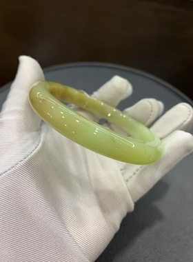 黄白老玉手镯61.5口径独特细腻重45克自家工厂制作一手货源可定制