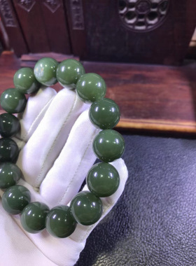 和田玉析木绿河磨玉椴树林一粒皮手链95克结构均匀细腻纯天然正品