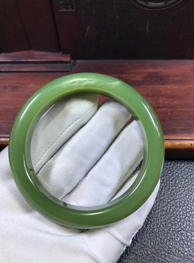 和田玉椴树林析木绿河磨玉58.6口径手镯重62.7克玉净如水没有结构