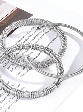 复古钛钢弹簧手镯不掉色潮流款