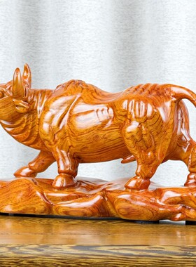 花梨木雕牛摆件吉祥物实木质