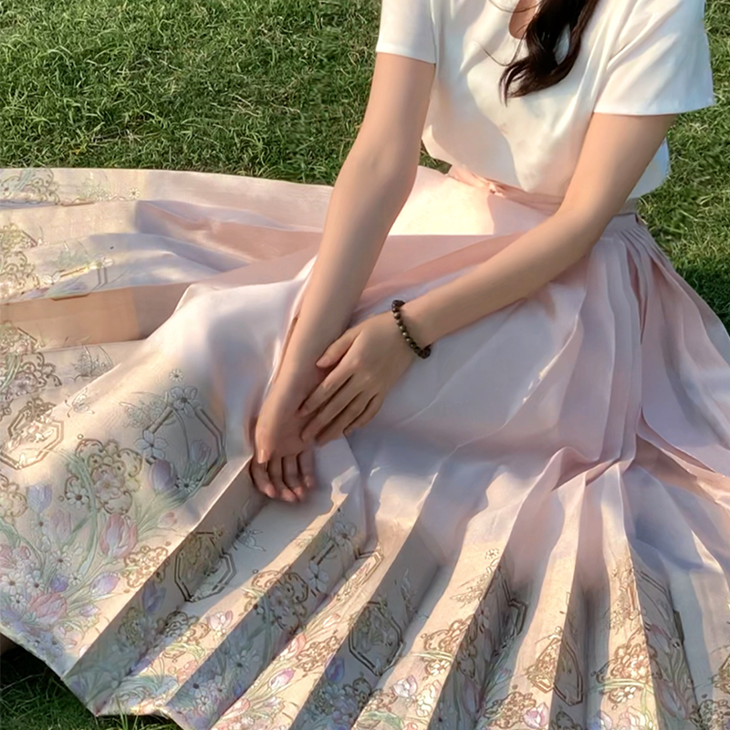 无衣饮羽【夏梦】妆花螺钿幻彩纱马面女2025新款夏季薄款,淘宝优惠券,粉丝福利购,淘宝优惠卷