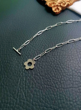 choker冷淡风花朵锁骨链钛钢保色