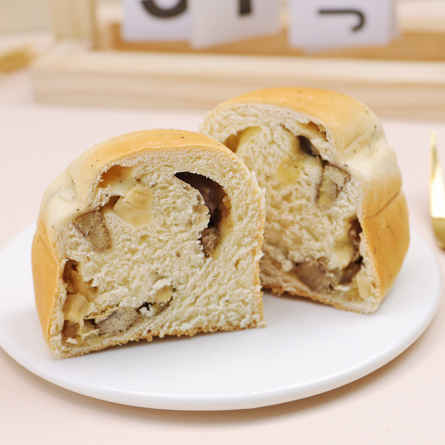 纯手工中秋五仁月饼 黑芝麻核桃月饼 奶香椰蓉月饼 黑金蛋黄月饼