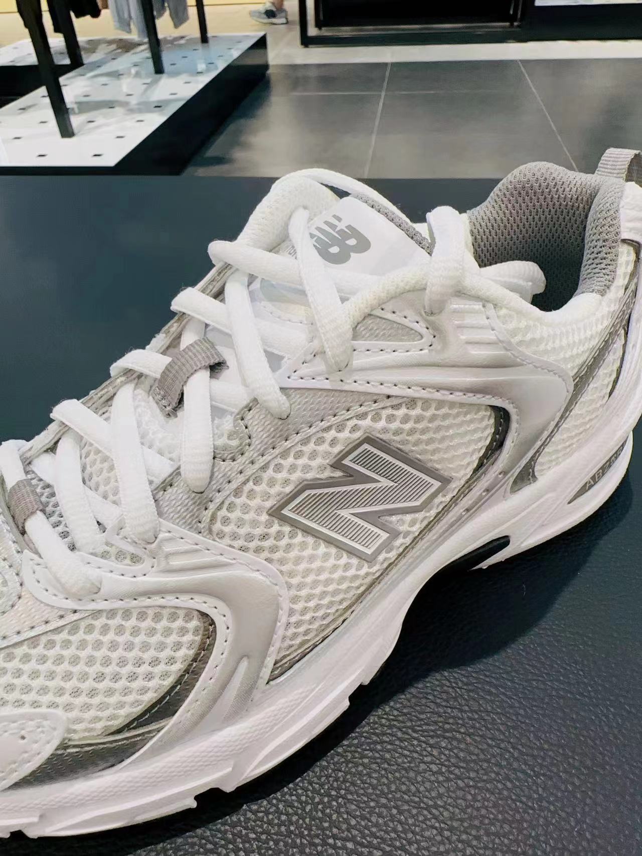 New Balance NB男女时尚透气防滑耐磨复古休闲运动跑步鞋MR530AD - 图1