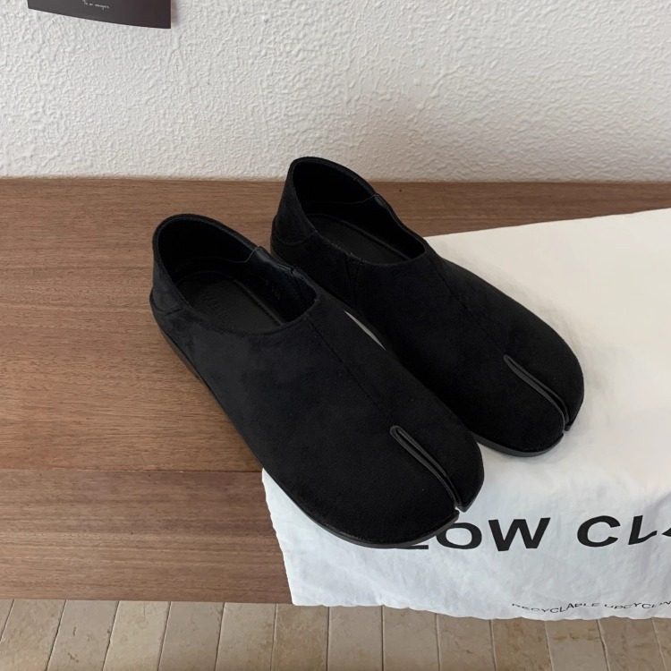 2025年春秋季新款法式复古风平跟深口猪蹄鞋女时尚真分趾平底单鞋,淘宝优惠券,粉丝福利购,淘宝优惠卷