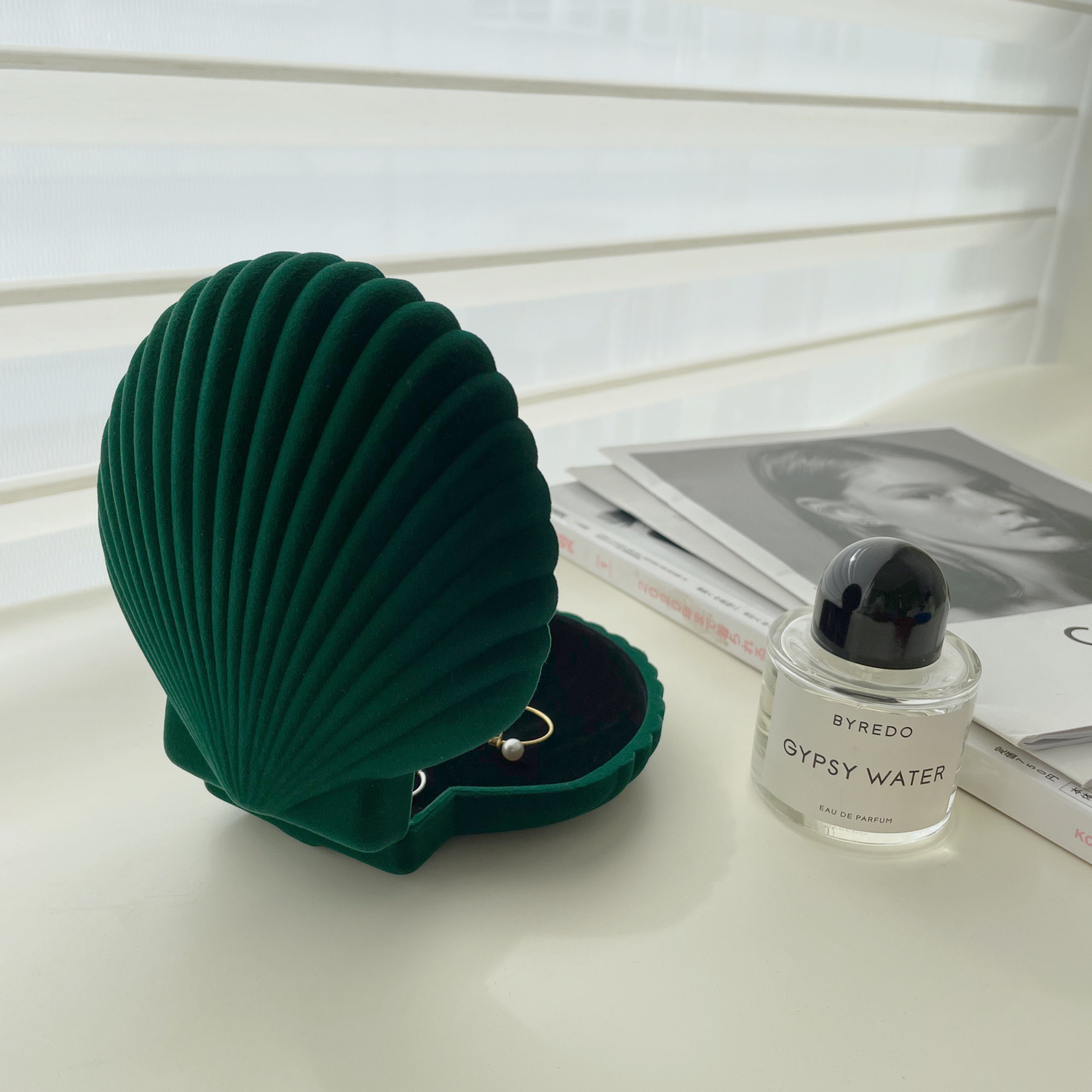 Designed velvet shell jewelry storage box gift