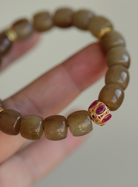 高端定制天然和田玉糖料直切手链搭配纯银鎏金镶嵌红绿宝石红刚玉