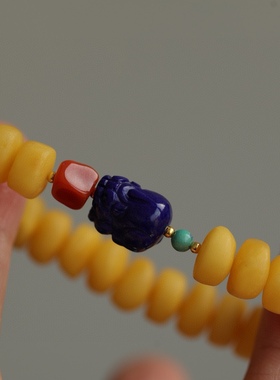 高端定制天然蜜蜡饼手链搭配天然青金石精雕貔貅南红随形松石配珠