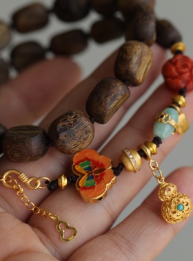 珍正的沉香懂货的收天然沉香双圈搭配天然南红精雕牡丹花翡翠松石