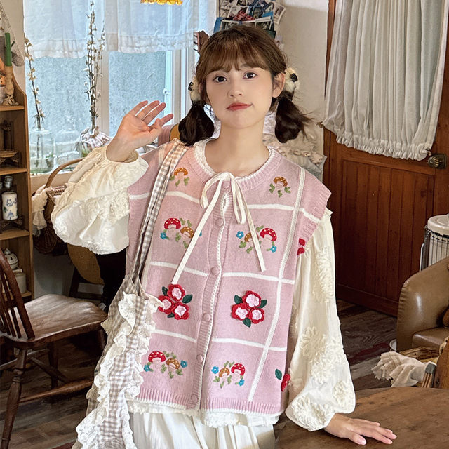 Handmade three-dimensional flower and mushroom embroidered knitted vest
