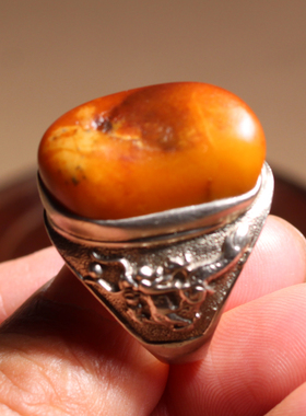 新疆黄沁黄玉籽料银镶玉原石戒指