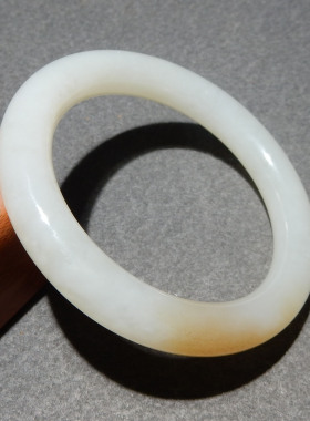 且末料新疆油润细腻女士手镯