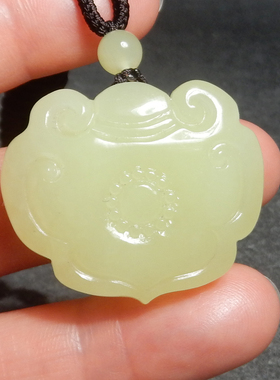 方言和田玉珍藏新疆无结构高油糯白皮若羌黄口料仿古如意锁吊坠X5