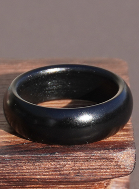 方言和田玉羊脂玉底墨玉籽料戒指