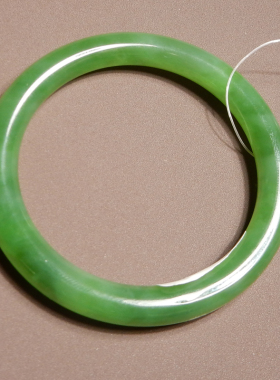 言和田玉俄料冰底辣阳绿碧玉手镯