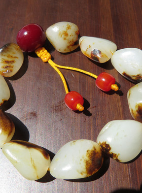 震惊方言和田玉收藏新疆玉龙河老熟如酥红金皮白玉籽料原石手串w2