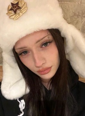 斯拉夫美少女毛绒徽章雪地帽
