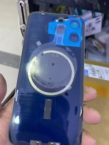 适用于 16 16plus 16pro 16promax 一体冷雕后盖焊好铁片后玻璃 - 图1