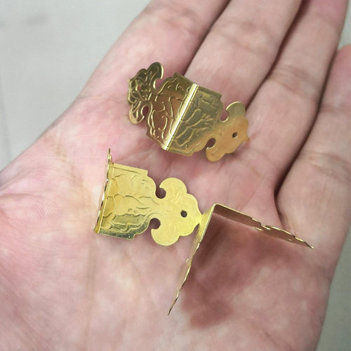 礼盒包边木盒护角首饰盒包角装饰折角铁片金属直角边角木箱角码片 - 图1